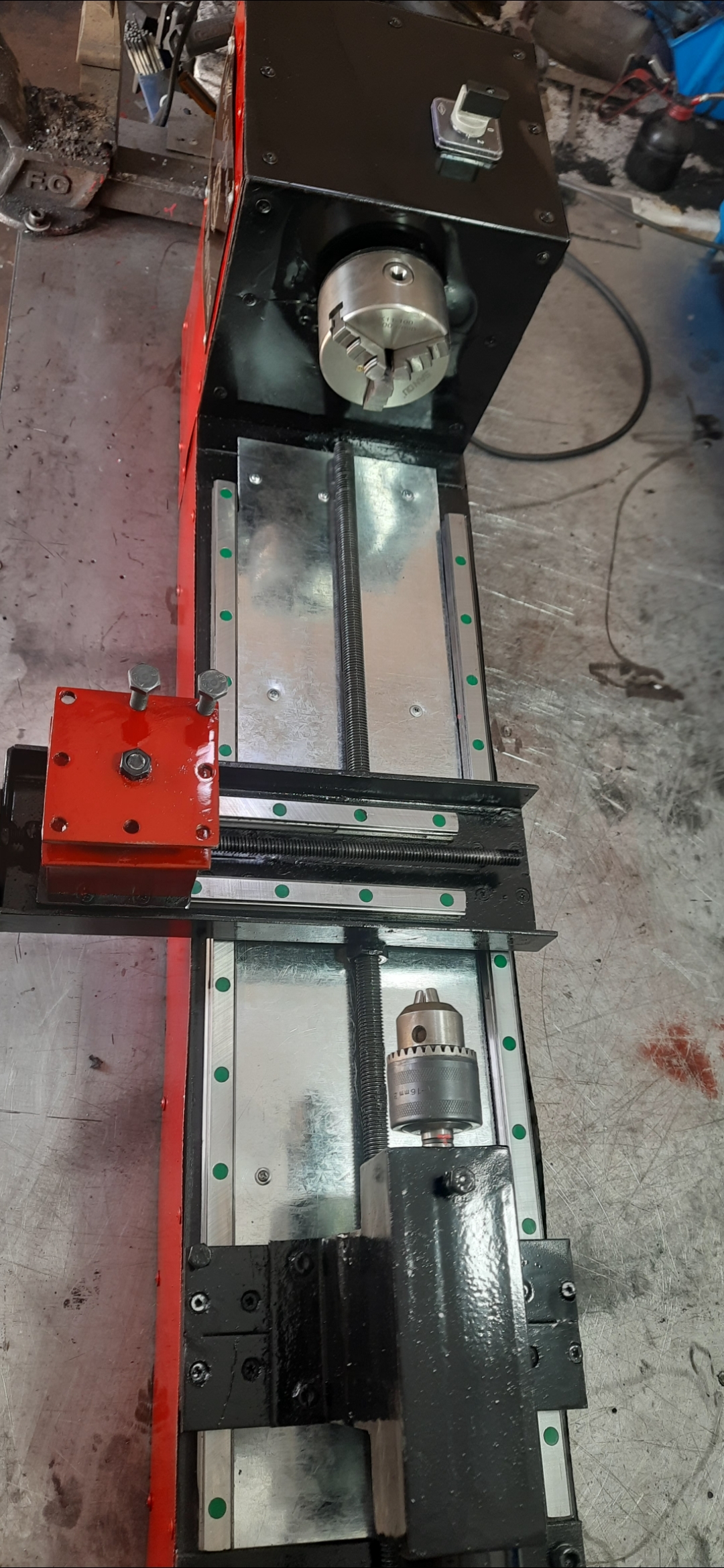 دستگاه CNC تراش تمام اتومات. سه نظام ۸۰